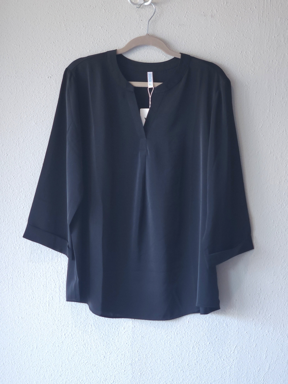 VIIShow Classic Black Split-Neck Blouse